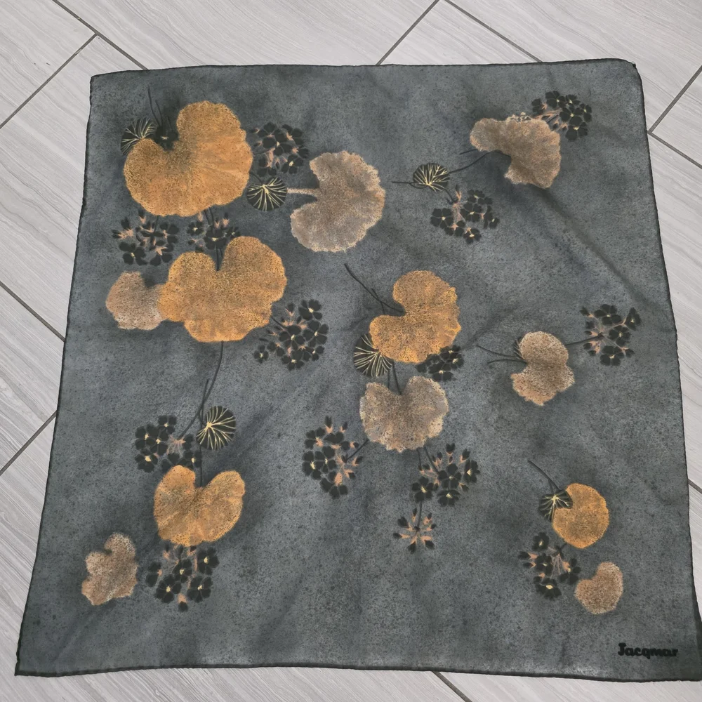 Floral Jacquard Scarf with Gold and Beige Blooms